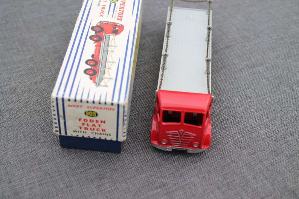 foden-2nd-cab-chain-lorry-red-and-grey-red-plastic-wheels-rivet-back-dinky-toys-905-front