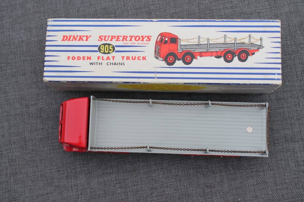 foden-2nd-cab-chain-lorry-red-and-grey-red-plastic-wheels-rivet-back-dinky-toys-905-top