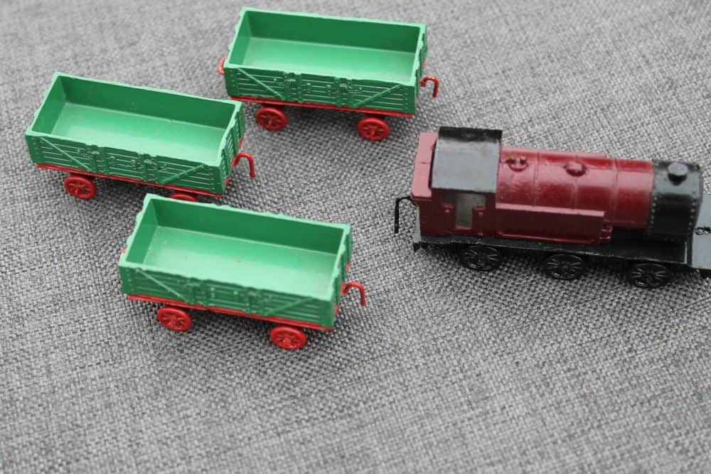 goods-train-set-maroon-train-and-green-and-red-trucks-dinky-toys18-pre-war-very-scarce-open-box-right-side