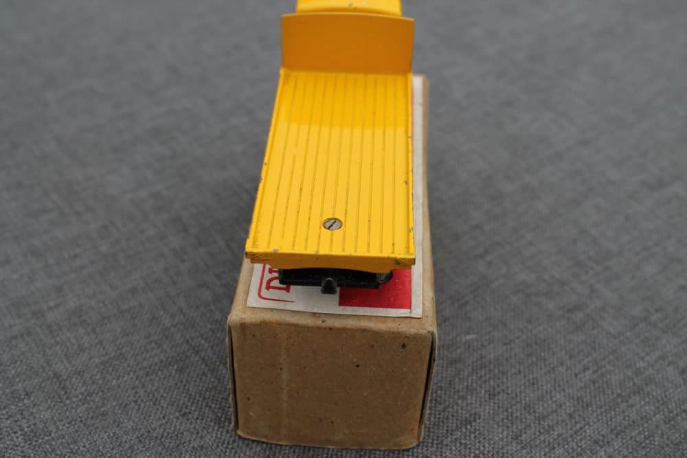 guy-flat-bed-yellow-black-and-red-wheels-boxed-dinky-toys-512-back