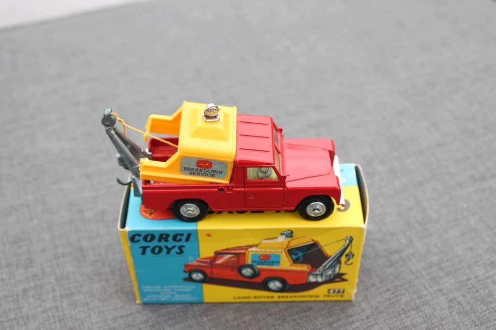 land-rover-breakdown-truck-corgi-toys-477-side