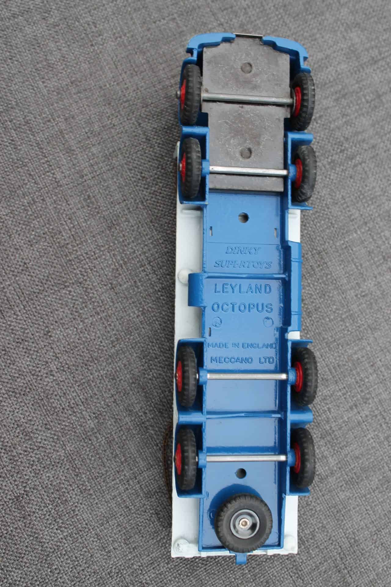 Lot 29 - A Dinky Supertoys 935 Leyland Octopus Flat