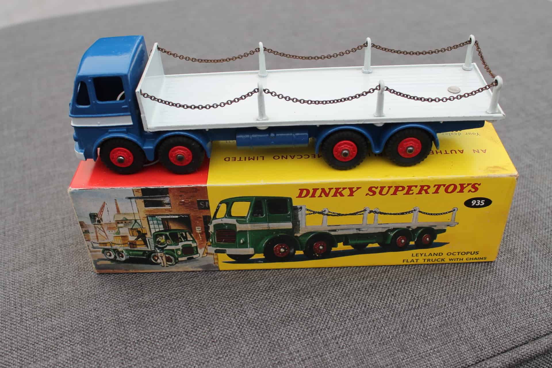 激レア美品　DINKY SUPERTOYS LEYLANDトラック　ミニカー Dinky 935 Leyland Octopus Chain Lorry | Very Nearly Mint