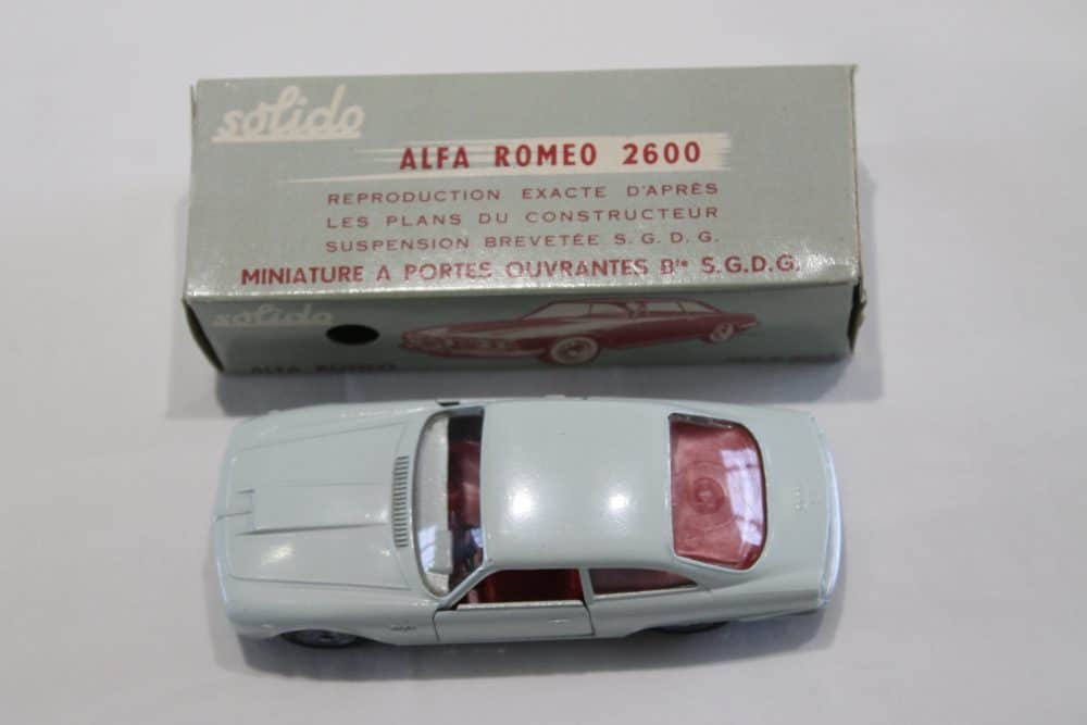 alfa-romeo-2600-pale-grey-solido-toys-125-top