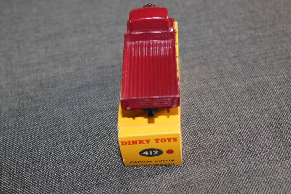 austin-wagon-maroon-red-wheels-dinky-toys-412-back