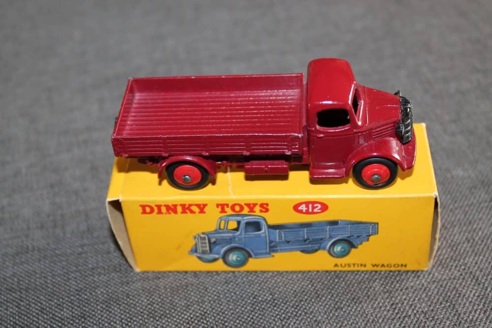 austin-wagon-maroon-red-wheels-dinky-toys-412-side
