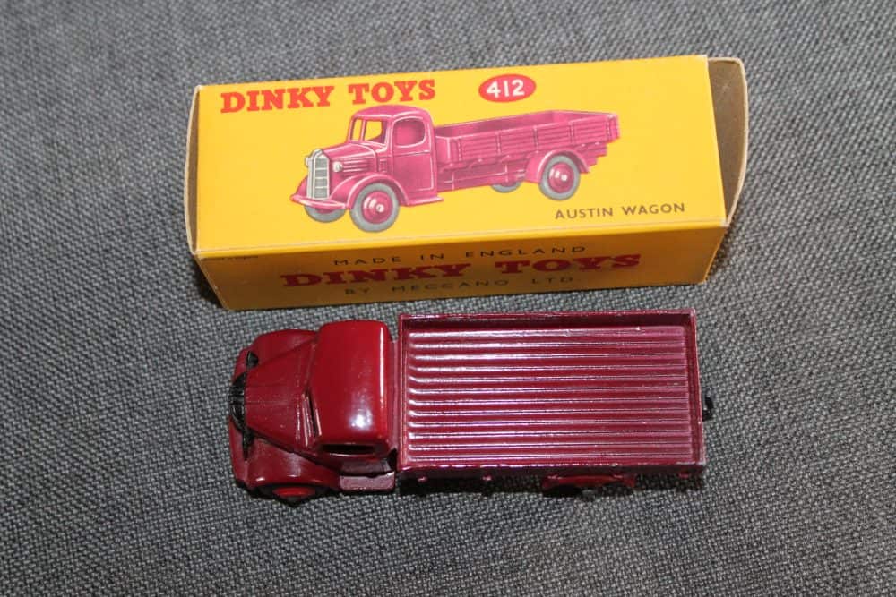 austin-wagon-maroon-red-wheels-dinky-toys-412-top