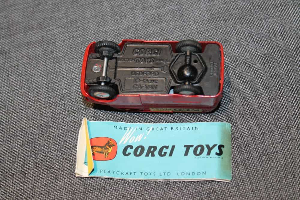 bedford-mechanical-van-klg-plugs-scarce-red-corgi-toys-403m-base