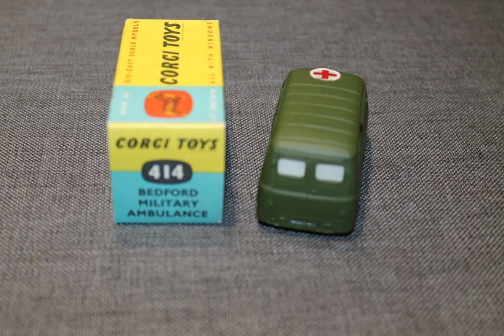 bedford-military-ambulance-corgi-toys-414-back