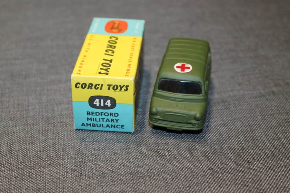 bedford-military-ambulance-corgi-toys-414-front