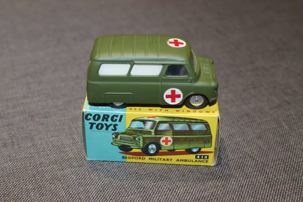 bedford-military-ambulance-corgi-toys-414-side