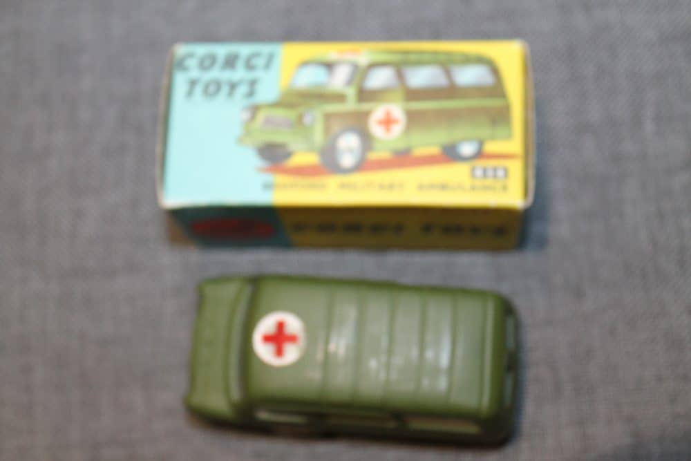 bedford-military-ambulance-corgi-toys-414-top