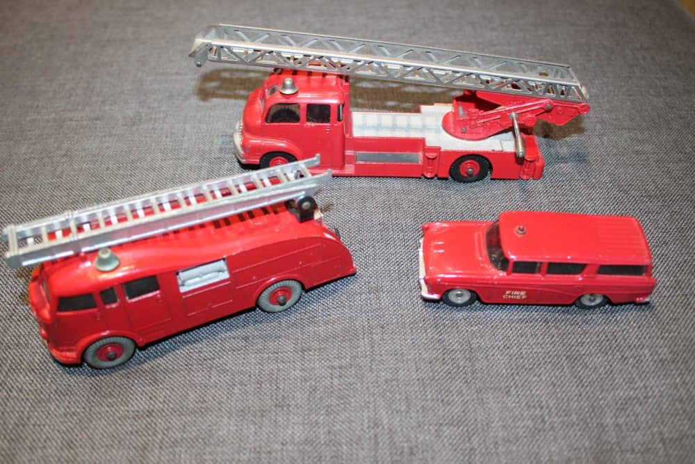 fire-service-gift-set-scarce-dinky-toys-957-left-side