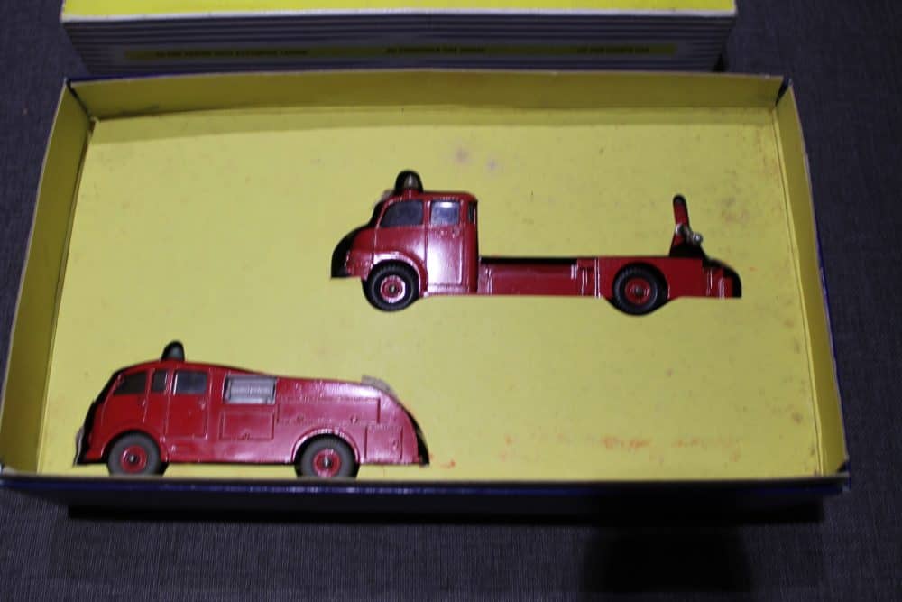 fire-service-gift-set-scarce-dinky-toys-957-box-open