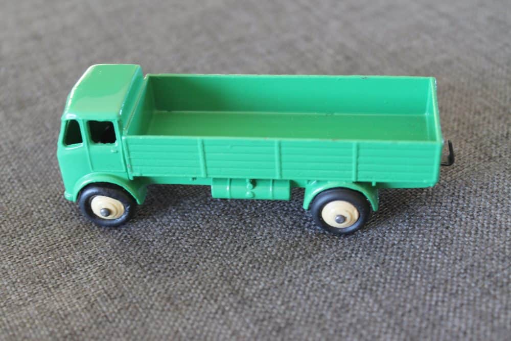 forward-control-lorry-scarce-colour-green-and-cream-dinky-toys-25r