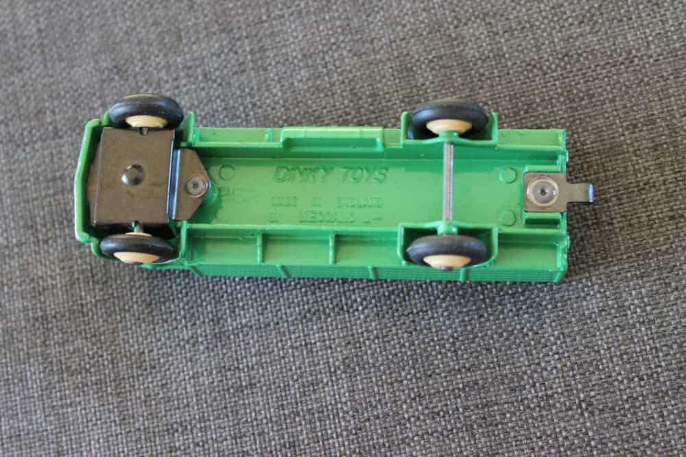 forward-control-lorry-scarce-colour-green-and-cream-dinky-toys-25r-base