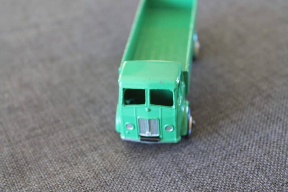 forward-control-lorry-scarce-colour-green-and-cream-dinky-toys-25r-front