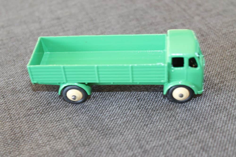 forward-control-lorry-scarce-colour-green-and-cream-dinky-toys-25r-side