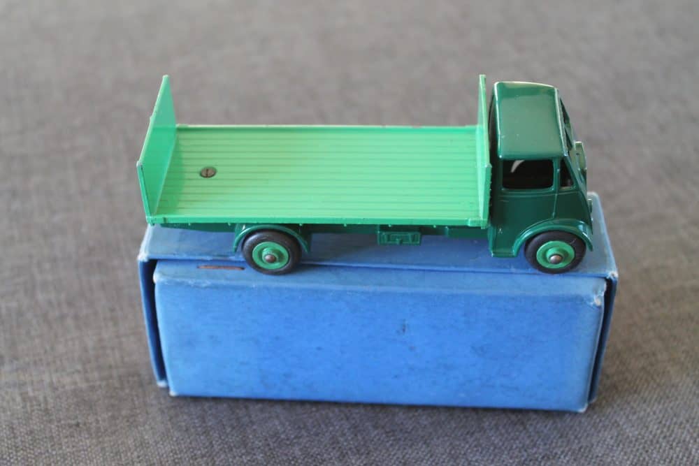 guy-tailboard-two-tone-green-and-green-st-wheels-dinky-toys-513-side