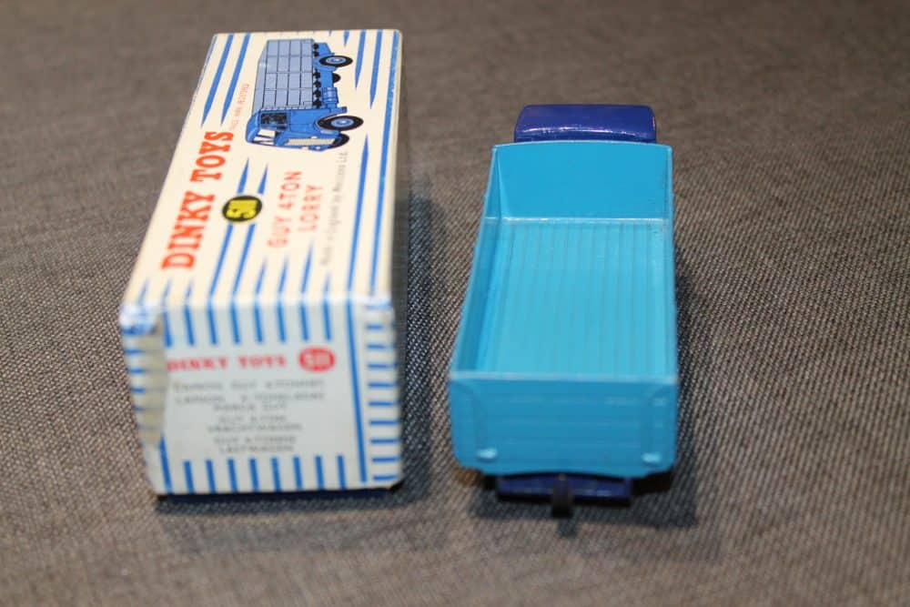 guy-wagon-two-tone-blue-and-blue-st-wheels- stripped-box-dinky-toys-511-back