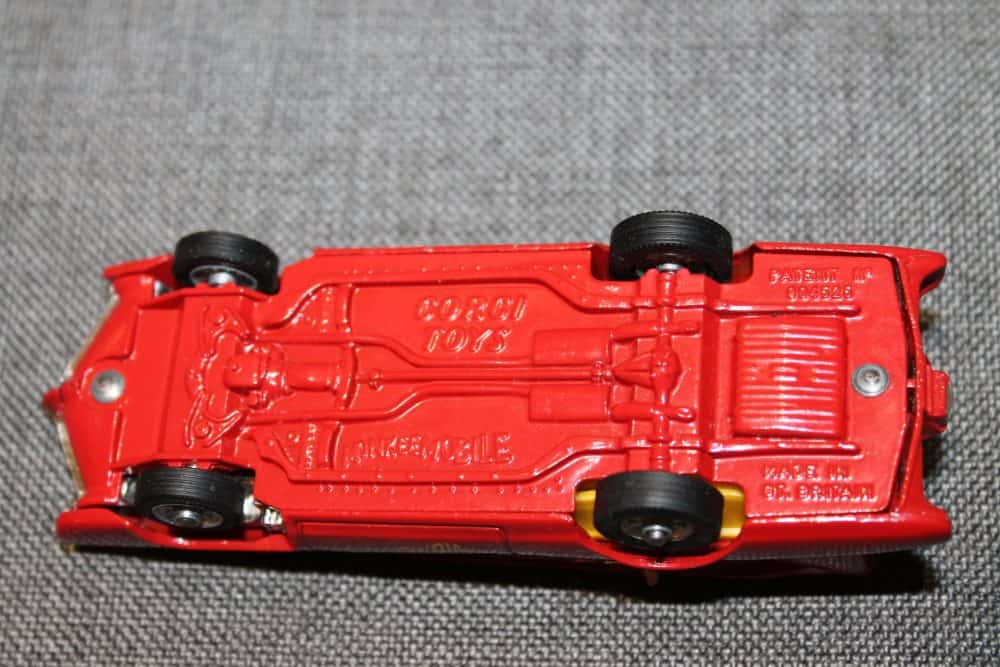 monkeemobile-red-corgi-toys-277-base