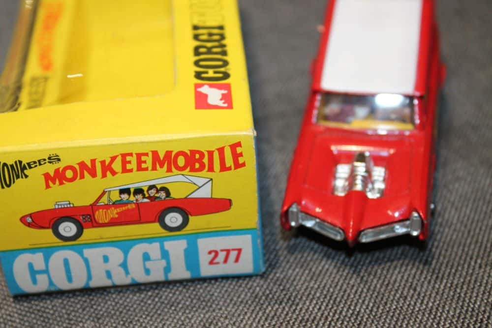 monkeemobile-red-corgi-toys-277-front