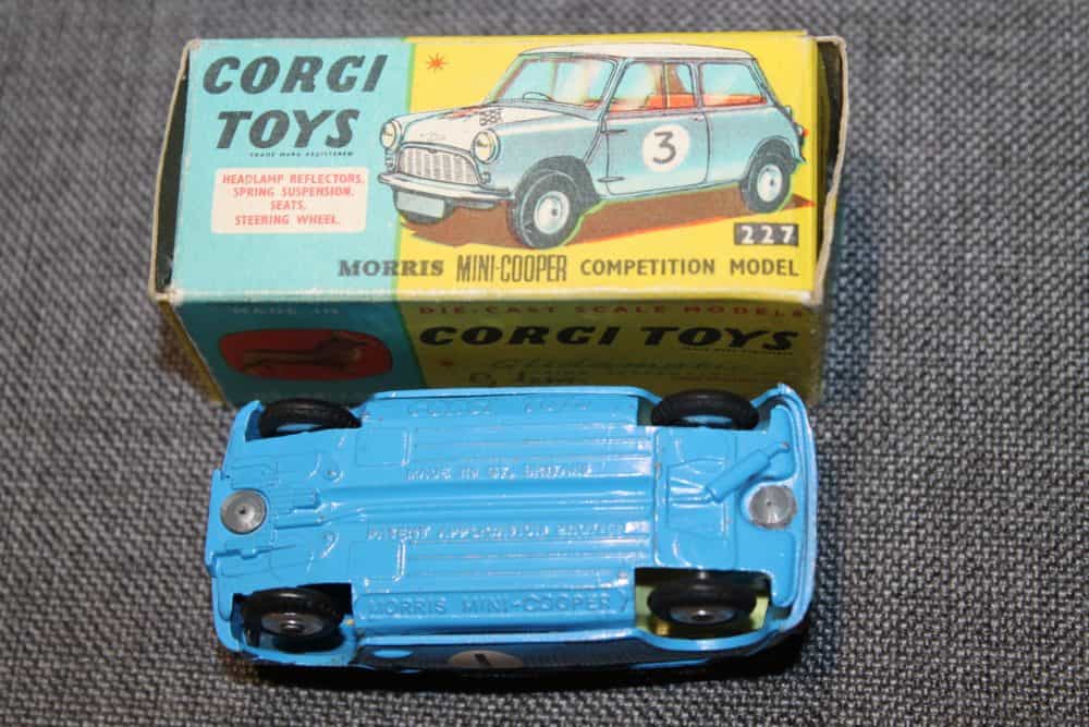 morris-mini-cooper-competition-blue-and-white-roof-rn1-corgi-toys-227-base