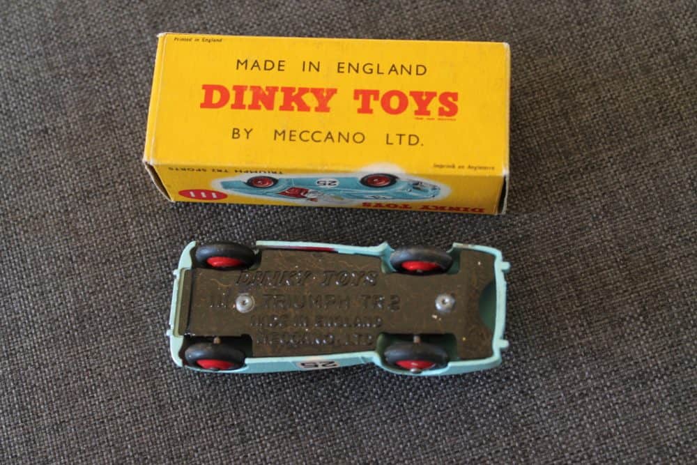 triumph-tr2-competition-pale-blue-red-rn25-scarce-dinky-toys-111