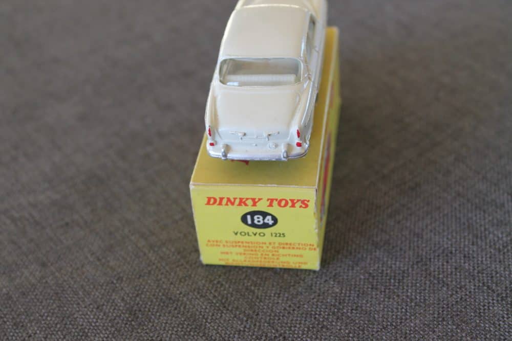 volvo-122s-white-dinky-toys-184-rare-back