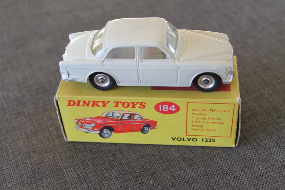 volvo-122s-white-dinky-toys-184-rare-side