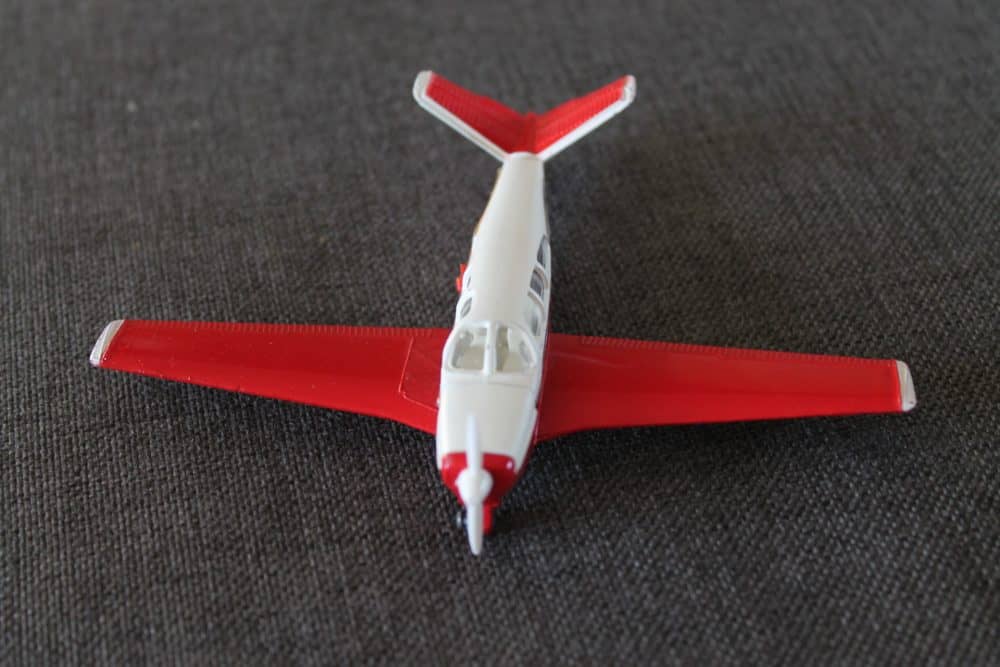 beechcraft-s35-bonanza-aircraft-red-and-white-dinky-toys-710-front
