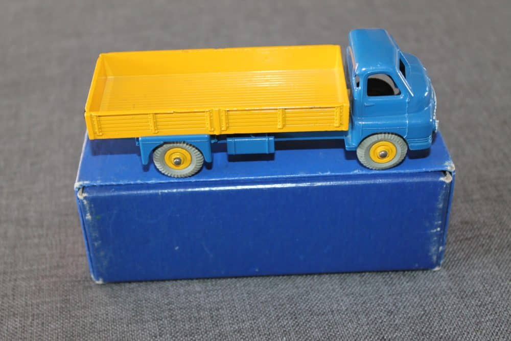 big-bedford-lorry-blue-yellow-and-yellow-wheels-dinky-toys-522-side