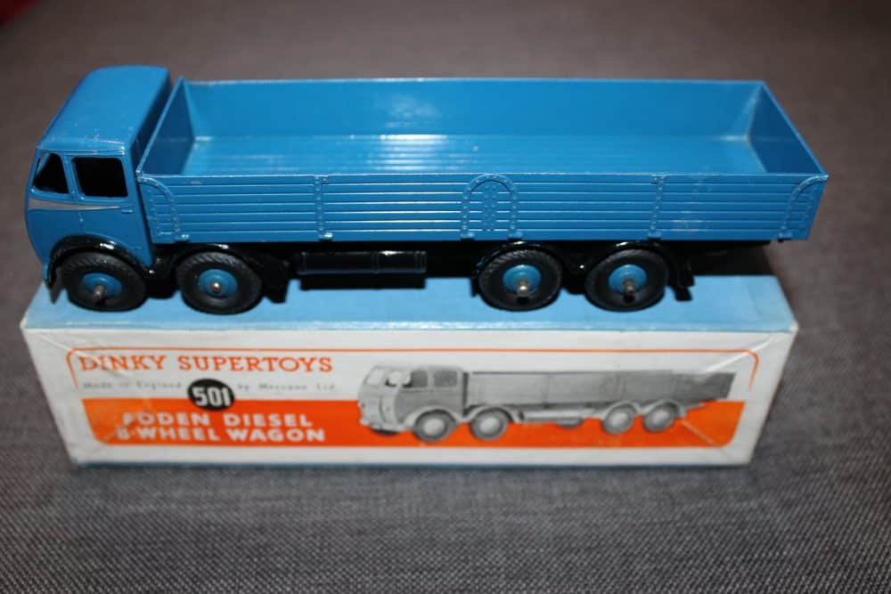 foden-wagon-1st-cab-dark-blue-and-black-chassis-and-silver-cab-stripe-dinky-toys-501