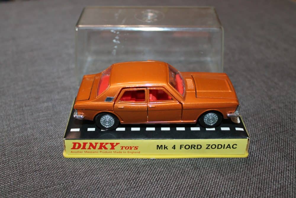 ford-zodiac-mk4-copper-scarce-hard-plastic-case-dinky-toys-164-side