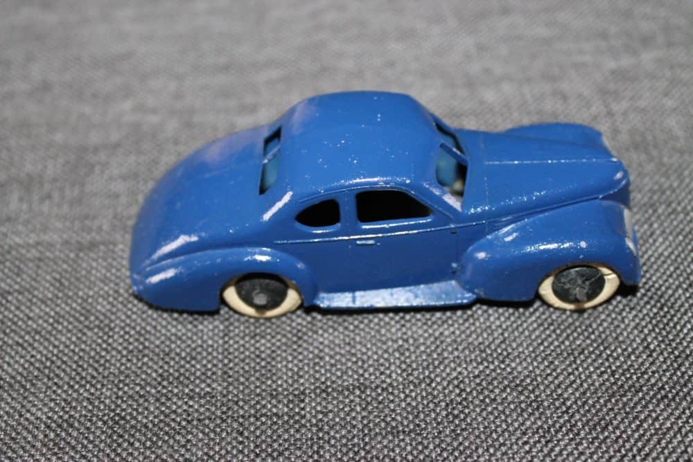 studebaker-pre-war-dark-blue-dinky-toys-39f-side