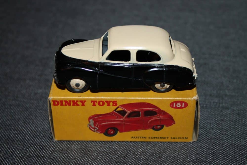mersey-tunnel-police-van-red-dinky-toys-255