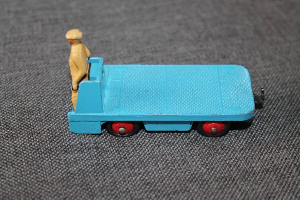 b.e.v.-truck-blue-and-red-wheels-dinky-toys-14a