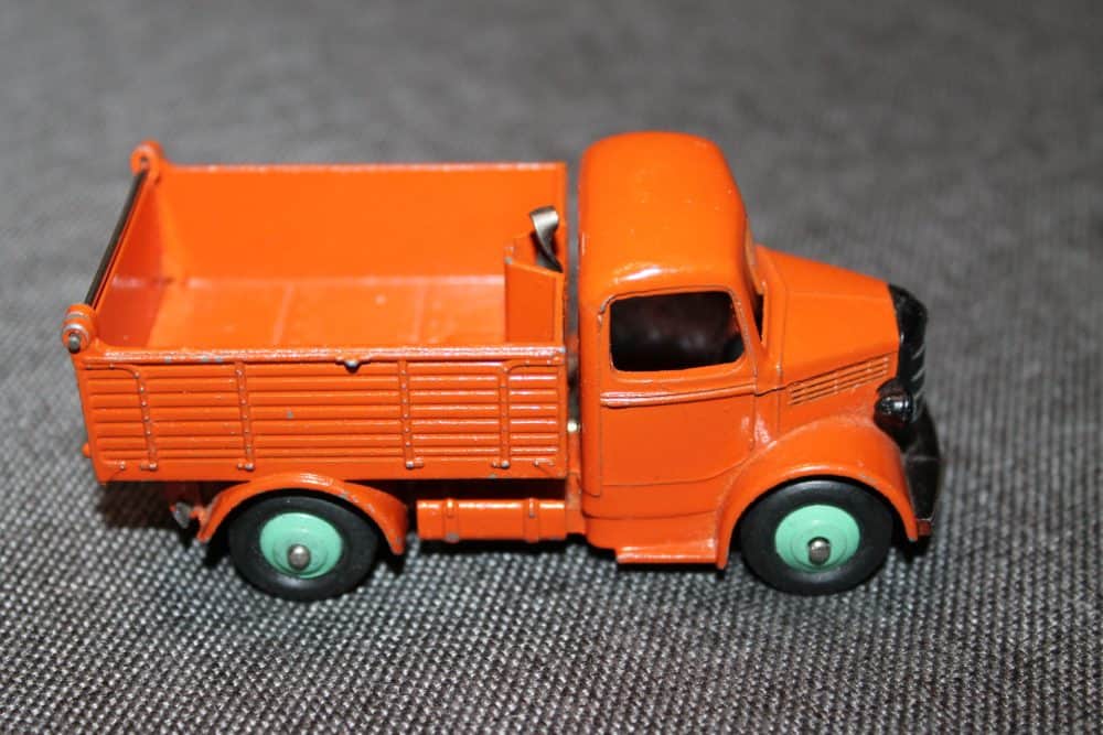 bedford-end-tipper-rare-orange-and-pale-green-wheels-dinky-toys-25m-side
