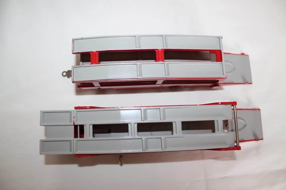 car-carrier-and-trailer-red-and-grey-dinky-toys-983-top