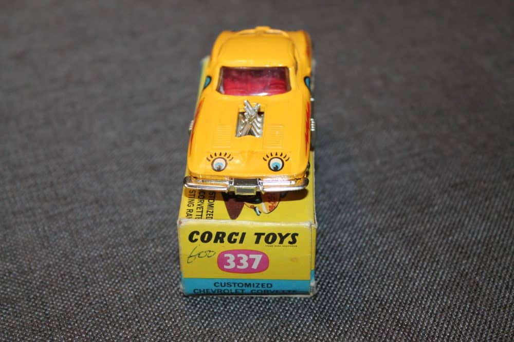 customised-chevrolet-corvette-sting-ray-corgi-toys-337-front