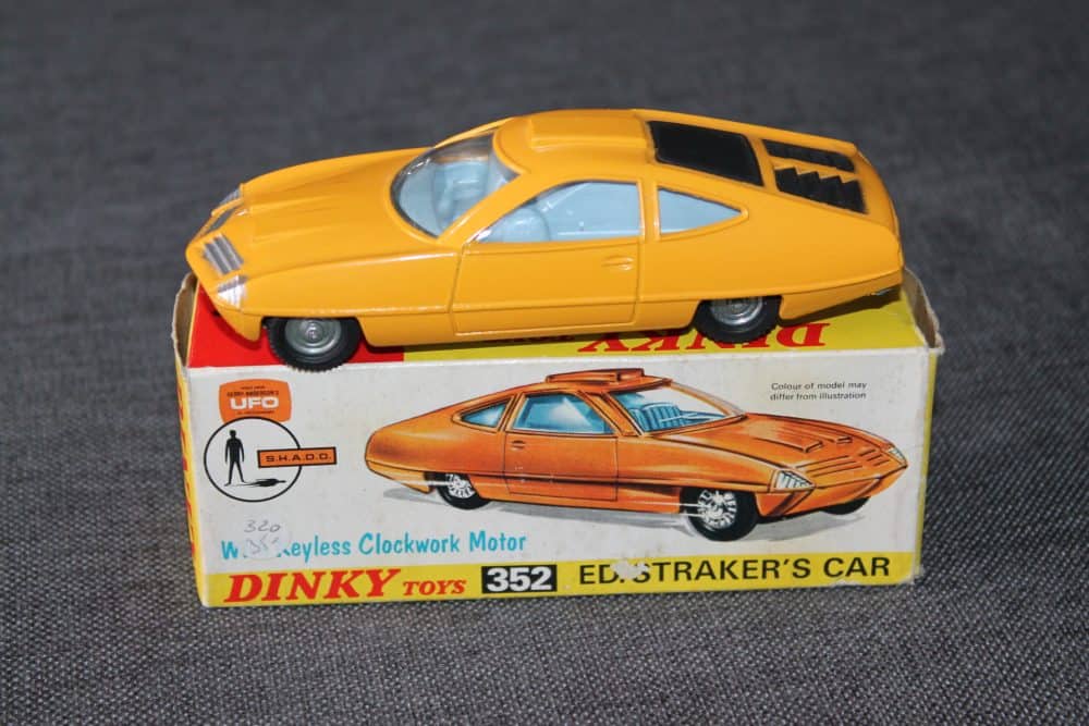 ed-straker-car-yellow-dinky-toys-352