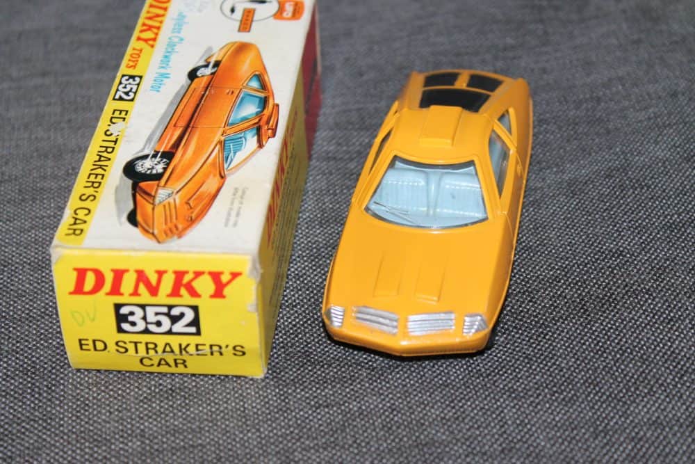 ed-straker-car-yellow-dinky-toys-352-front