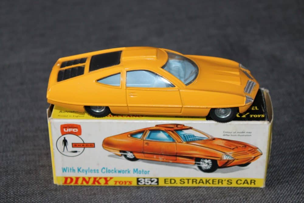 ed-straker-car-yellow-dinky-toys-352-side