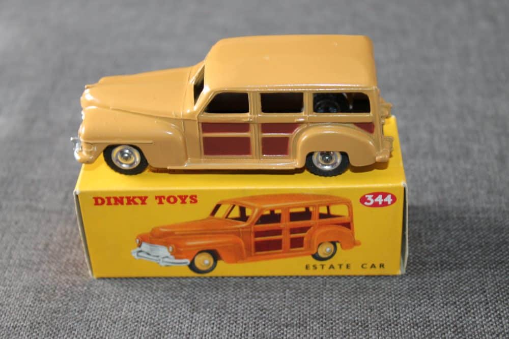 estate-car-spun-wheels-dinky-toys-344