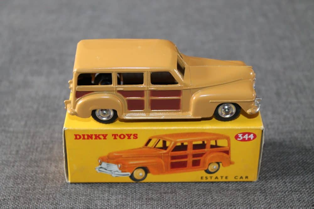 estate-car-spun-wheels-dinky-toys-344-side