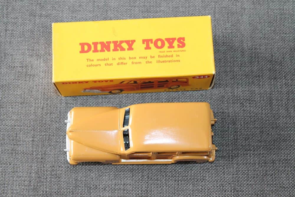 estate-car-spun-wheels-dinky-toys-344-top