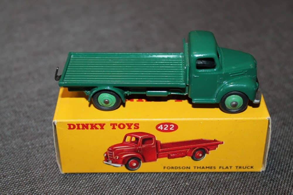 fordson-thames-flattruck-dark-green-dinky-toys-422-side
