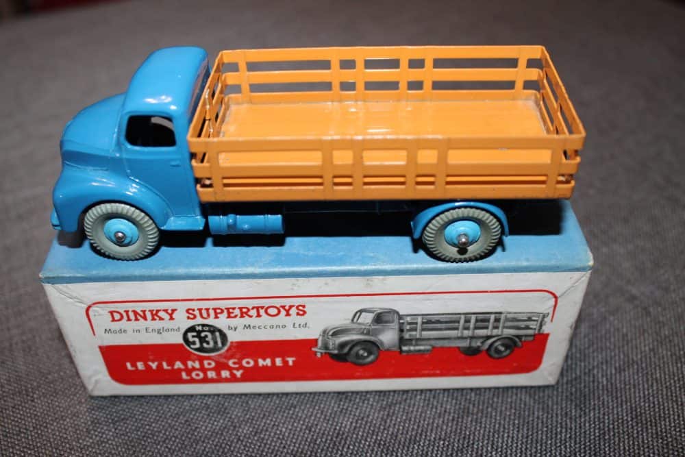 leyland-comet-stake-lorry-scarce-colour-french-blue-and-brown-dinky-toys-531