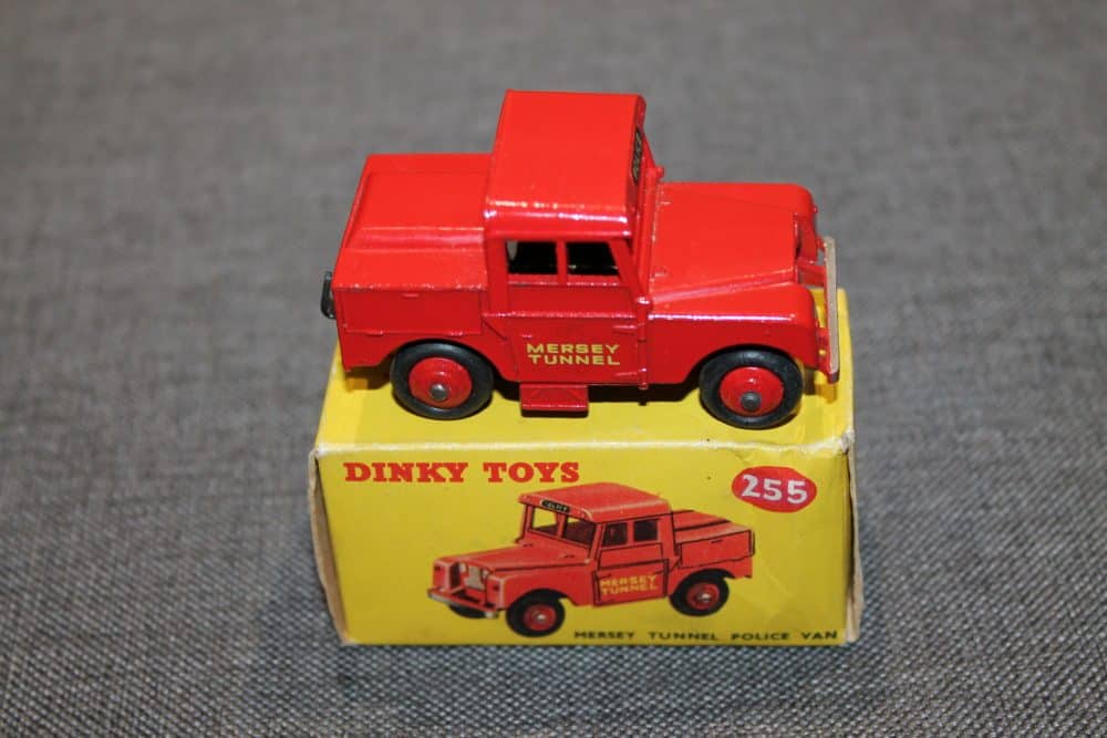 mersey-tunnel-police-van-red-dinky-toys-255-side