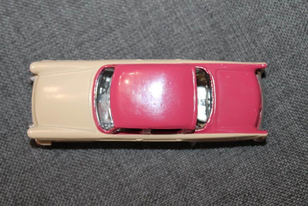 packard-clipper-cerise-and-beige-and-beige-wheels-dinky-toys-180-top